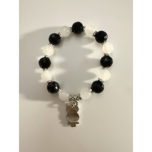 BLACK Faceted Bead Stretch Bracelet with White Gemstone Beads & Silver Owl Charm - Picture 3 of 3